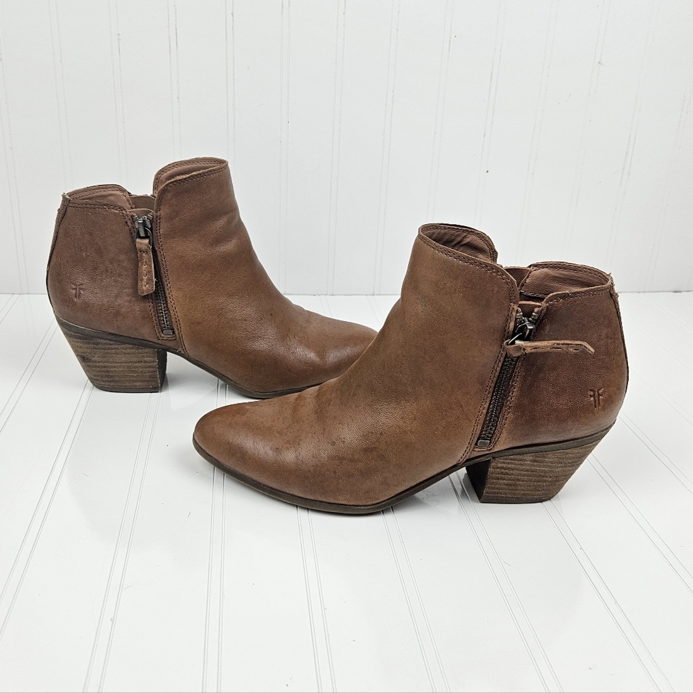 Frye Judith Zip Up Brown Booties - Picture 2 of 9